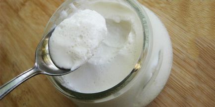 Mască pentru păr din lapte coace și miere din uscăciune, conținut de grăsime și pierdere