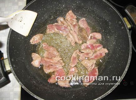 М'ясо изюбря смажене з картоплею і цибулею - кулінарія для чоловіків