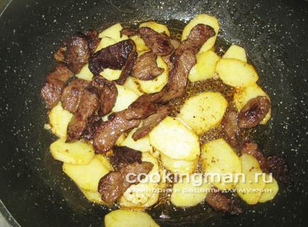 Carne de wapiti prăjită cu cartofi și ceapă - gătit pentru bărbați