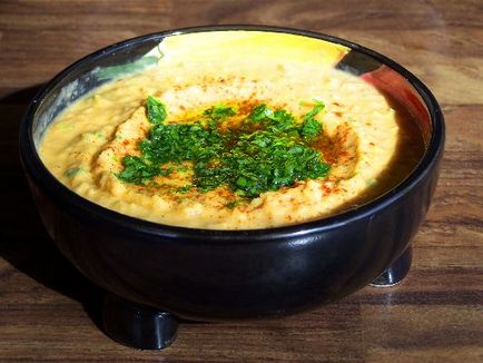 Bucătăria națională a Israelului - feluri de mâncare israeliene falafel, shakshuka, bazbusa, revani, meorav