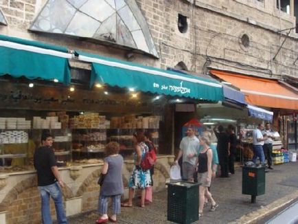 Bucătăria națională a Israelului - feluri de mâncare israeliene falafel, shakshuka, bazbusa, revani, meorav