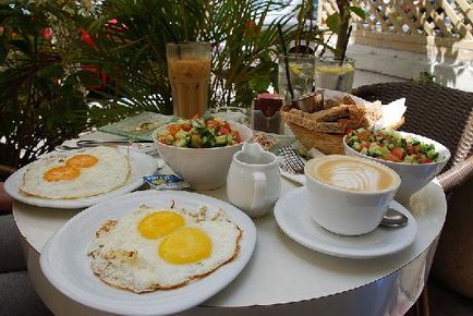 Bucătăria națională a Israelului - feluri de mâncare israeliene falafel, shakshuka, bazbusa, revani, meorav