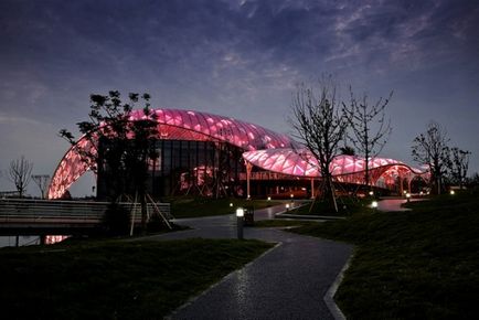 Незвичайний архітектурний еко-проекті виставковий павільйон-квітка flower expo