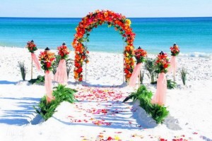 Незвичайне оформлення весільної арки