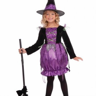 Imaginea vrăjitoarei de pe Halloween cu propriile sale mâini
