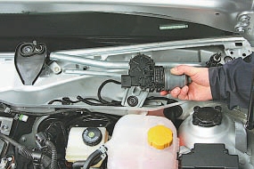 Opel astra h Demontarea și instalarea ansamblului ștergătorului parbrizului cu reductorul motorului