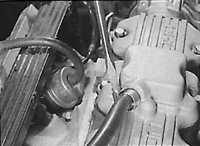 Opel vectra a, îndepărtarea și montarea unui cap de bloc a cilindrilor pe motorul din mașină, un Opel al unui vector