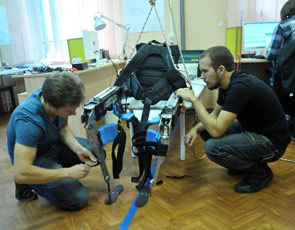 Evoluțiile interne vor ajuta utilizatorii cu scaune cu rotile cu handicap să se ridice în picioare