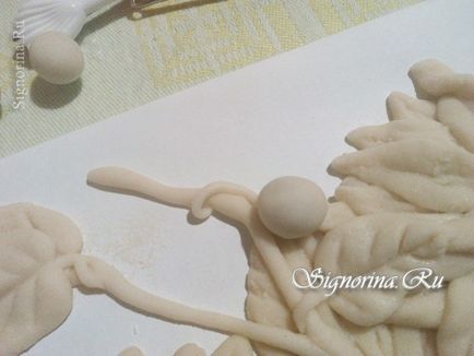 Panelek napraforgós származó sós tésztából gyermekek feltörni a saját kezét