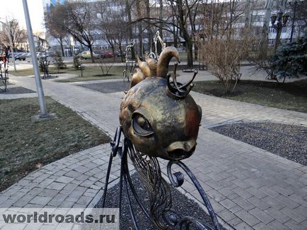 Parcul de cifre forjate în Donetsk, drumurile lumii