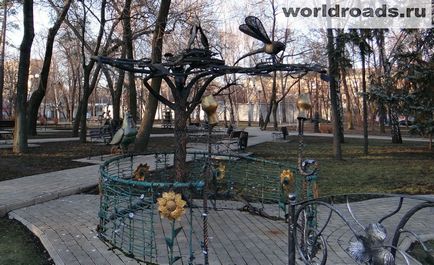 Parcul de cifre forjate în Donetsk, drumurile lumii