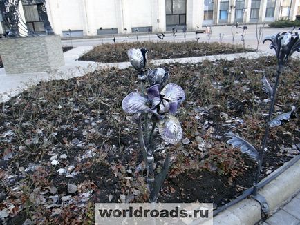 Parcul de cifre forjate în Donetsk, drumurile lumii