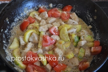 Tészta cukkini és a csirke - egy egyszerű recept a fotó