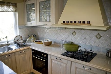 Amenajarea unei bucătării mici (35 de fotografii) video-instrucțiuni pentru instalarea de mâini proprii, caracteristici