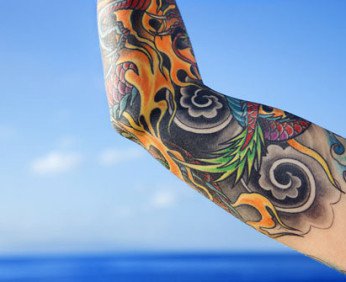 De ce nu trebuie să faci un tatuaj - toate argumentele pro și contra într-o sticlă