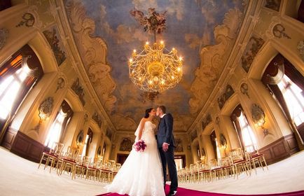 Празька казка весілля в замку Добриш