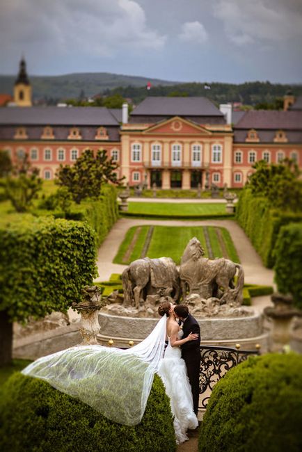 Празька казка весілля в замку Добриш