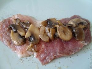 Rulouri de carne de porc cu ciuperci