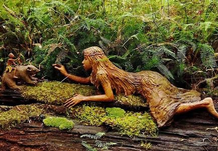 Садова скульптура з дерева