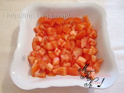 Saláta paradicsom uborka és piros hal