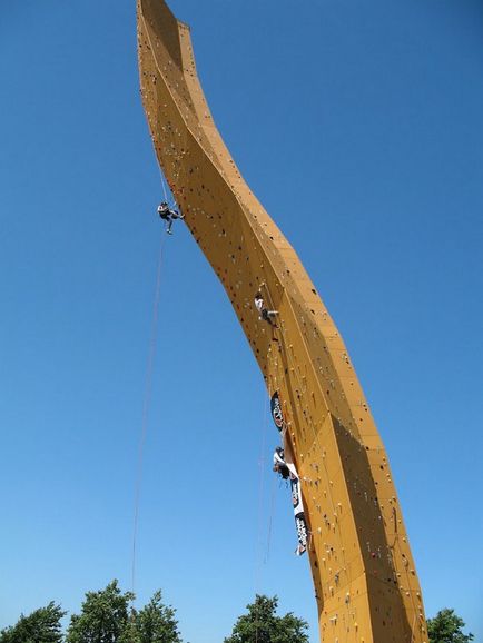 Cel mai mare zid de alpinism din lume