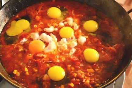 Shakshuka - mic dejun israelian, rețetă cu fotografie