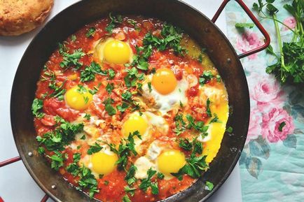 Shakshuka - mic dejun israelian, rețetă cu fotografie