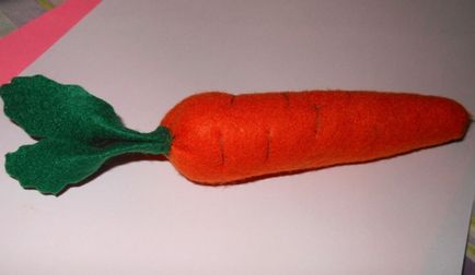 Noi coacem morcovi din simțit cu mâinile noastre