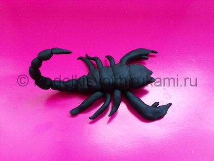 Scorpionul din plasticină