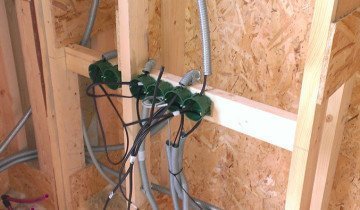 Сучасна електропроводка в дерев'яному будинку і як її зробити