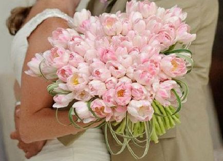 Весільний букет з тюльпанів