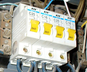 Schema de conectare a releului de tensiune uzm-51m și rv-32a