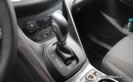 Test drive crossover ford kuga recenzie foto specificatii pret evaluari ford