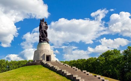 Parcul Treptow din Berlin - un monument al soldaților sovietici din Germania