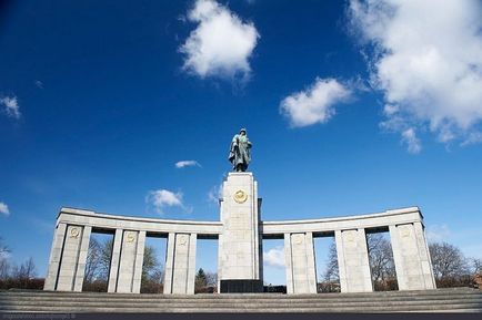 Parcul Treptow din Berlin - un monument al soldaților sovietici din Germania