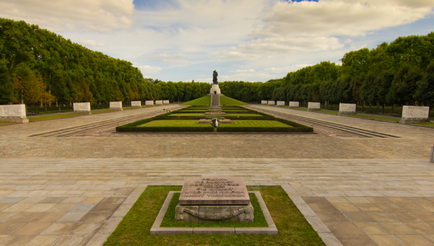 Parcul Treptow din Berlin - un monument al soldaților sovietici din Germania