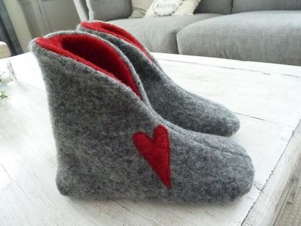 Uggs sau papuci pentru copii de la mâini propriu-zis