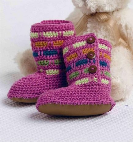 Uggs sau papuci pentru copii de la mâini propriu-zis