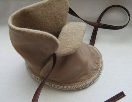 Uggs sau papuci pentru copii de la mâini propriu-zis