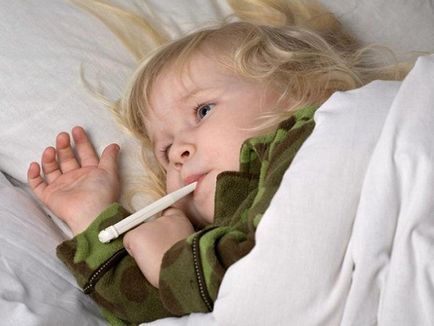 В температура годишният дете - предизвиква топлина в тялото и необходимото съдействие на