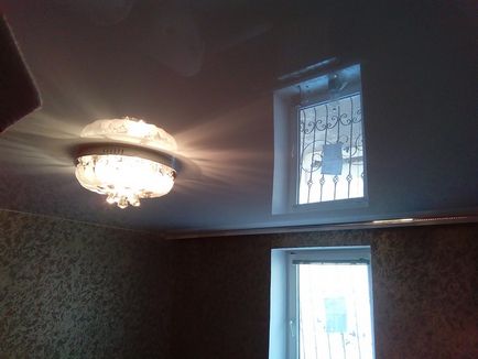Instalarea plafonului întins în vopseaua de cameră 303