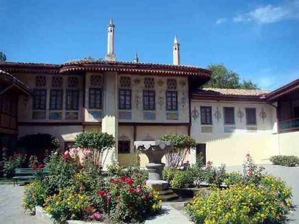 Palatul lui Khan în modul prețului de funcționare Bakhchisarai