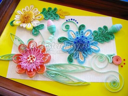 Aranjament luminos de flori în tehnica de quilling