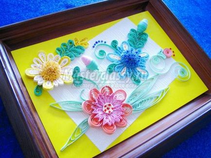 Aranjament luminos de flori în tehnica de quilling