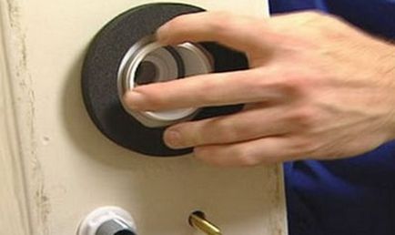 Ventilele de închidere pentru bolta toaletă pentru a înlocui dispozitivul cu propriile mâini