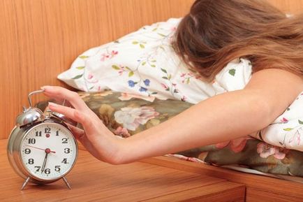 4 Motive pentru care ne simțim obosiți după ce ne trezim