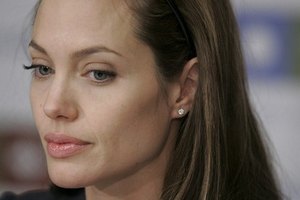 Angelina Jolie este bolnavă de hepatită C, mass-media - un portal despre celebrități precum