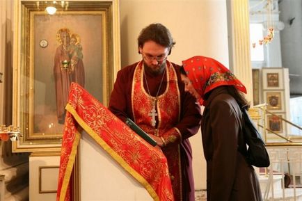 Püspökök vegyület tiszteletére az ikonra of Our Lady „Gyors Hallgassatok” - 12
