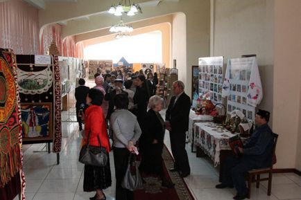 Peste o sută de tablouri și articole artizanale au fost prezentate de meșterii din Shymkent (foto-raport) - știri pentru Shymkent