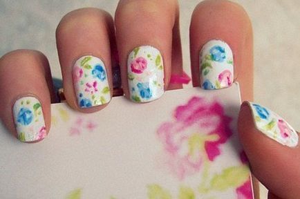 Nail design virágok, szép körmök - kiegészíti a képet